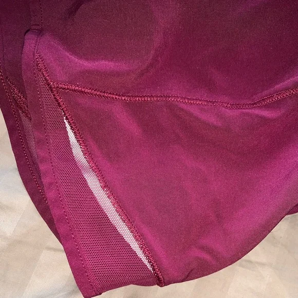 Lululemon hotty hot short II size 4 tall - Picture 4 of 6